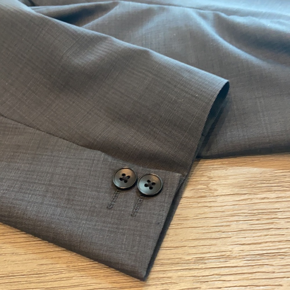 Theory men’s 2 button grey blazer. 44R. - Picture 7 of 8